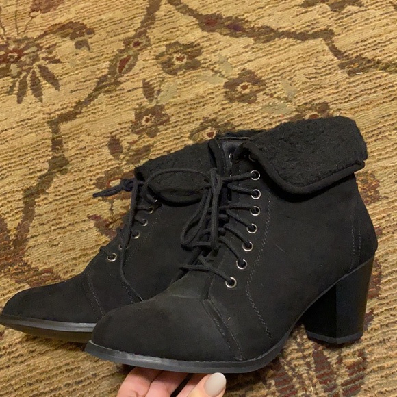 Fold over, Black suede, Fur cuff Booties, size 8 - Picture 5 of 8